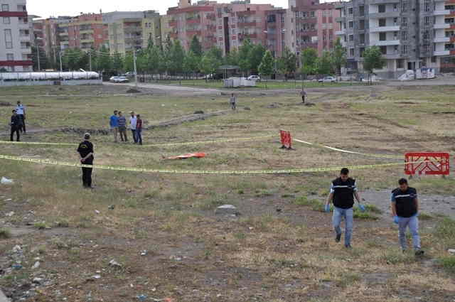 Boş arazide ceset bulundu