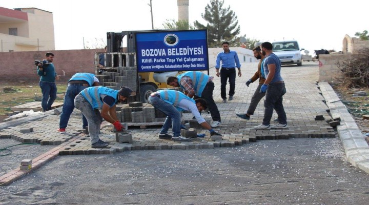 Bozova kırsalında kilitli parke çalışması