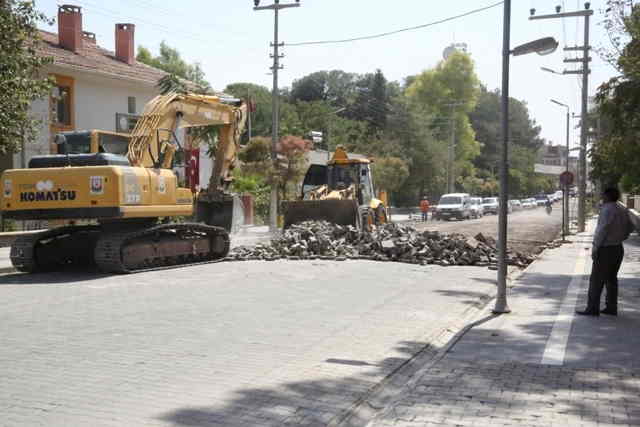 Ceylanpınar'da asfalt dökümü başlıyor