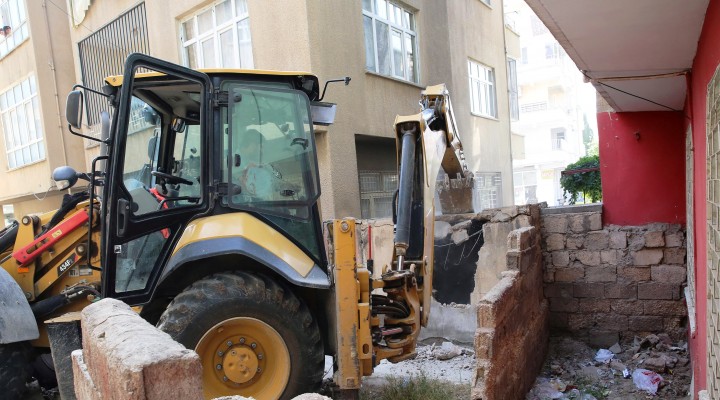 Haliliye’de metruk yapının yıkımı gerçekleştirildi