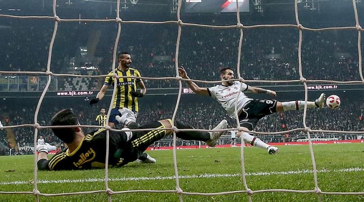 Derbide üç kırmızı kart, 4 gol var kazanan yok