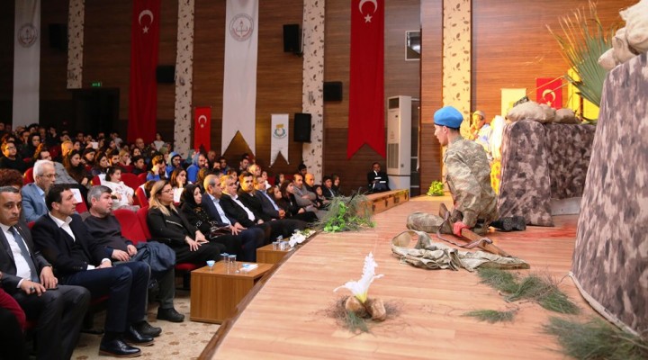 Haliliye Belediyesi tiyatro ekibi, izleyenleri duygulandırdı