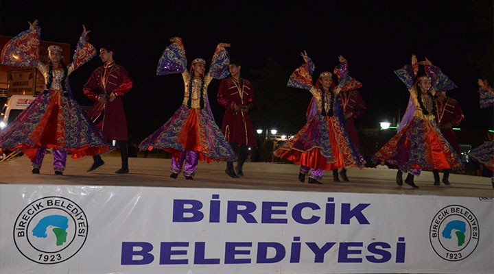 Birecik’te renkli gece