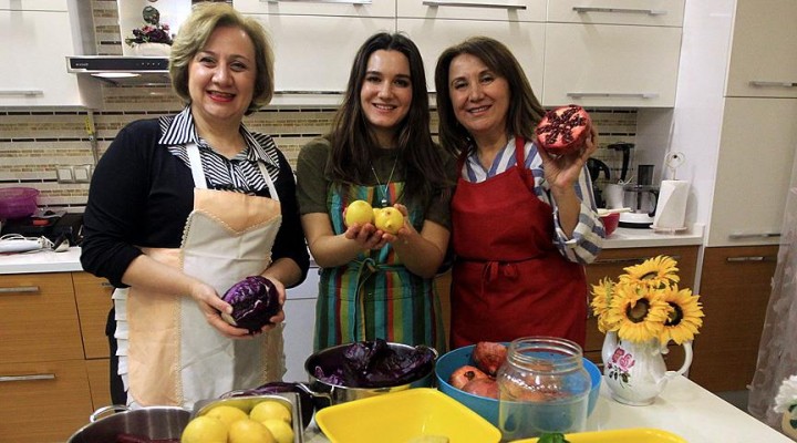 Çocuklar için meyve ve sebzeden 'doğal boya' yapıyorlar