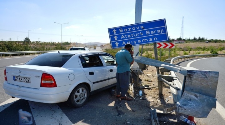 Şanlıurfa'da otomobil bariyere çarptı: 7 yaralı