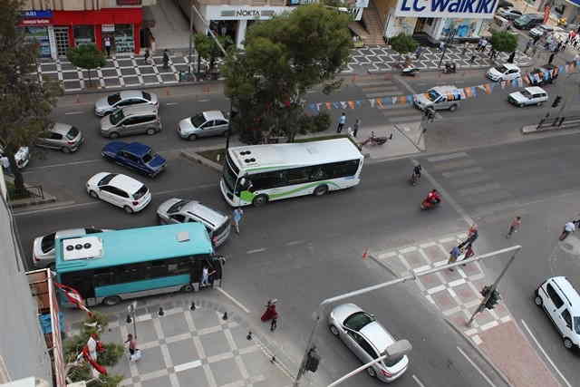 Işıklar Yanmıyor, trafik Allaha emanet