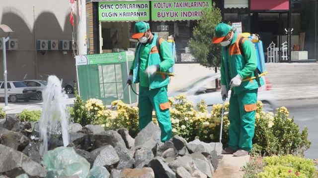 Karaköprü’de sineklere karşı mücadele sürüyor