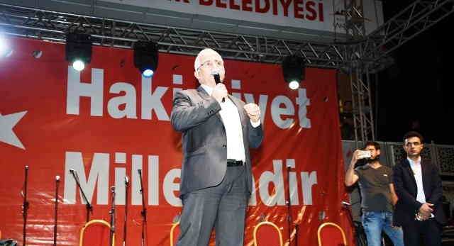 Meydanlarda son miting coşkusu