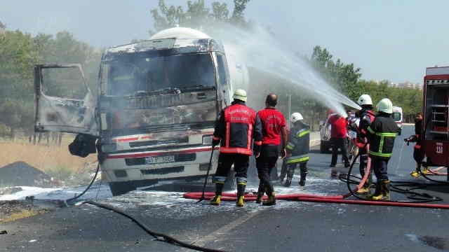 Şanlıurfa’da yakıt yüklü tanker yandı