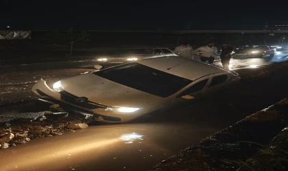 Şanlıurfa'da yol çöktü!