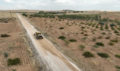 Büyükşehir 13 ilçede yol çalışmalarına hız kesmeden devam ediyor