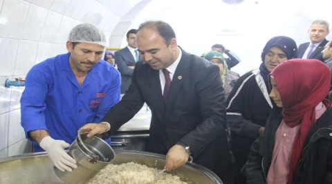 Başkan Çiftçi Aşevinde yemek dağıtımına katıldı