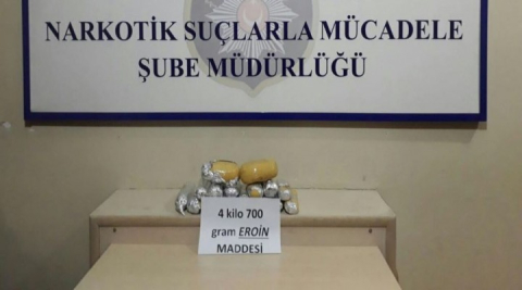 Şanlıurfa'da otomobilde 4 kilo 700 gram eroine gözaltı