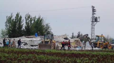 Ambar çöktü: 1 ölü, 3 yaralı