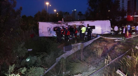 Yolcu otobüsü şarampole devrildi! Ölü ve Yaralılar var..