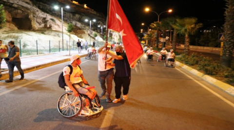 Şehitler anısına urfa'da 'sancak koşusu' düzenlendi