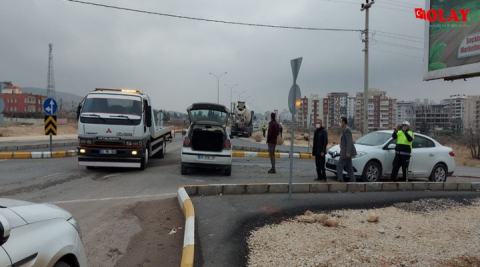 Beton mikseri ile Araç kafa kafaya çarpıştı