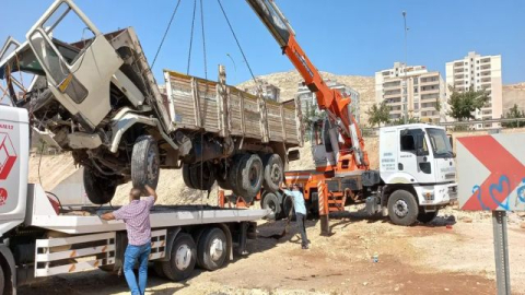 Freni Boşalan Kamyon Faciadan Döndü: 4 Yaralı