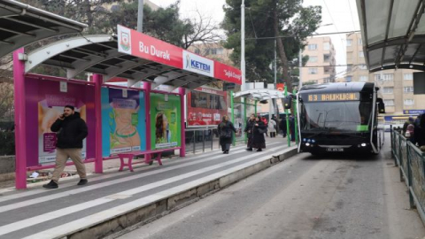 Şanlıurfa’da kansere dikkat için duraklar pembeye boyandı