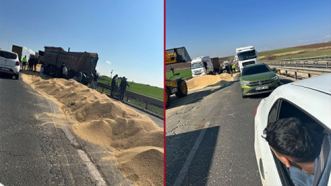 Kapağı açılan kamyonun taşıdığı yük yola döküldü