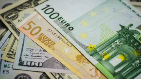 Dolar yeni haftaya tarihi zirveyle başladı