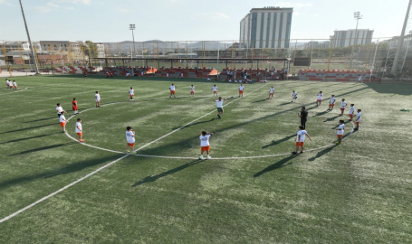 Büyükşehir yaz okulu geleceğin futbolcularını yetiştiriyor