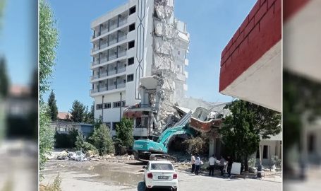 Şanlıurfa Öğretmen evi yıkıldı!