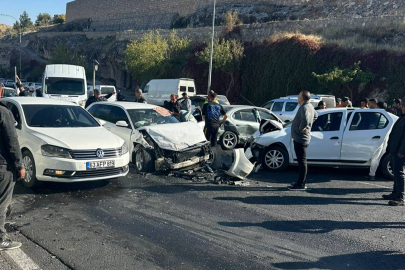 Urfa’da Zincirleme Kaza! Çok Sayıda Araç Birbirine Girdi 