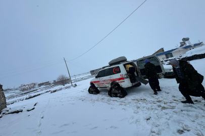 Şanlıurfa'da Kar Engeline Rağmen Paletli Ambulanslarla Acil Müdahale